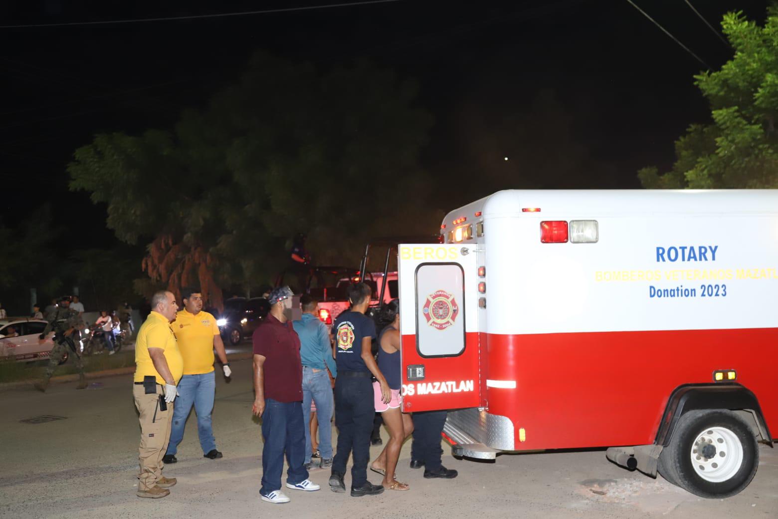 $!Explosión de artefacto artesanal en expendio deja dos heridos graves en Mazatlán