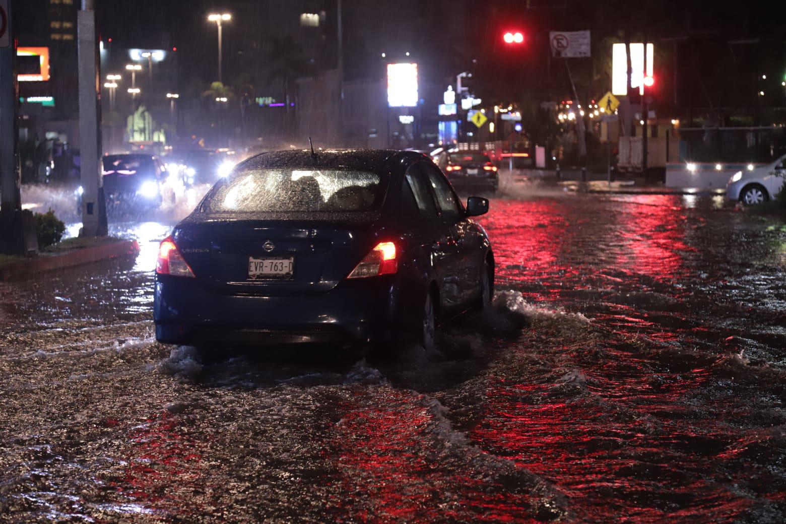 $!Lluvias provocan inundaciones en la Zona Dorada y varias zonas de Mazatlán