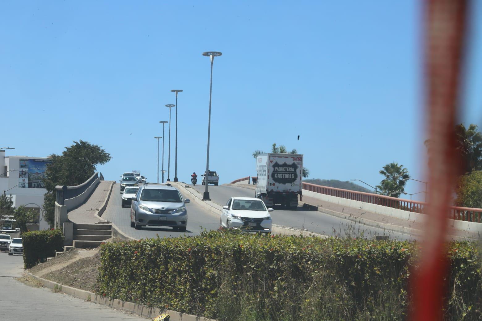 $!Advierte la Intercamaral de Mazatlán que los puentes de la Marina presentan fracturas