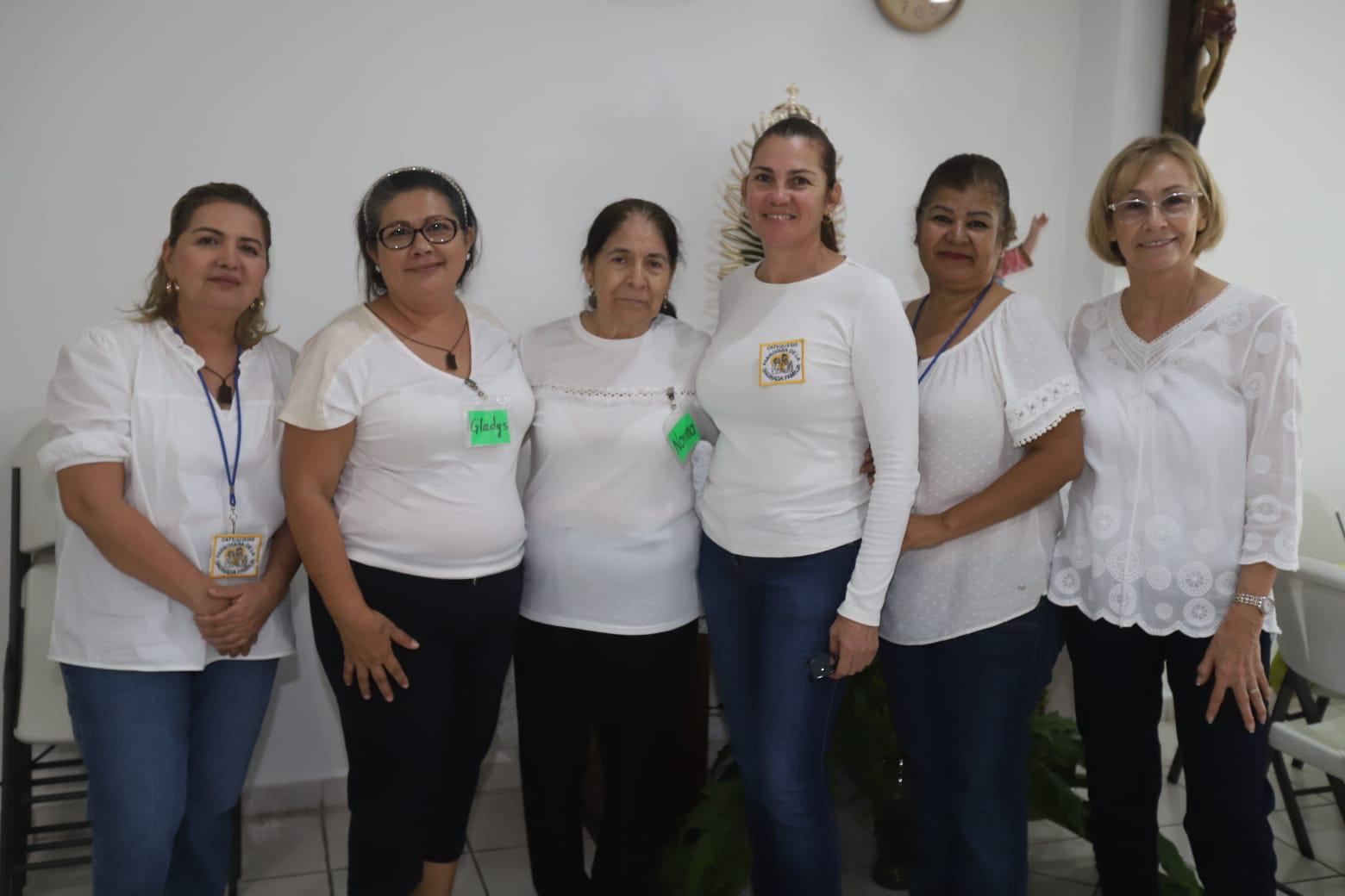 $!Gabriela Martínez, Francis Olimón, Norma Juárez, Gladys Pacheco, Julia Soto y Sonia Villa, son las catequistas organizadoras del encuentro espiritual.