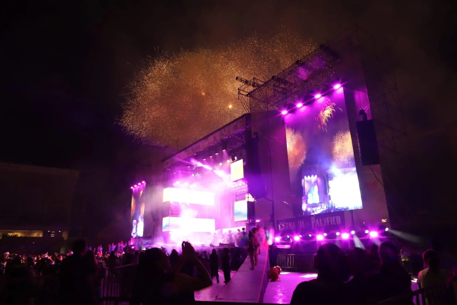 $!Arranca el Carnaval de Mazatlán con la coronación del Rey de la Alegría, Javier I