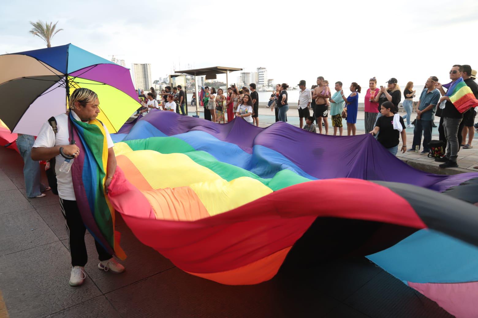 $!Marcha Maz Orgullo 2025 llena el malecón de Mazatlán de color y alegría