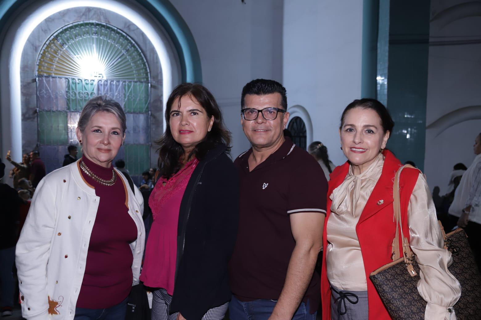 $!Martha Alicia Gómez, María Teresa, Israel y Vicky Osuna.