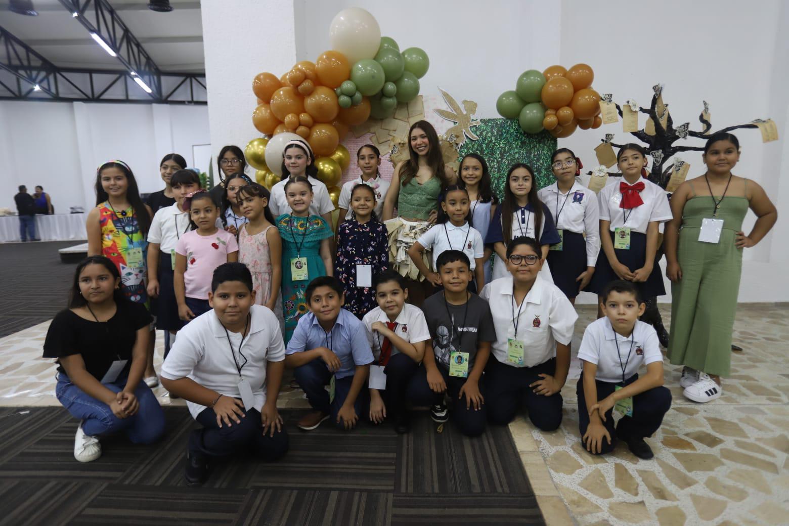 $!Niñas y niños convivieron y se reunieron en la tradicional foto grupal del evento organizado por SepyC.