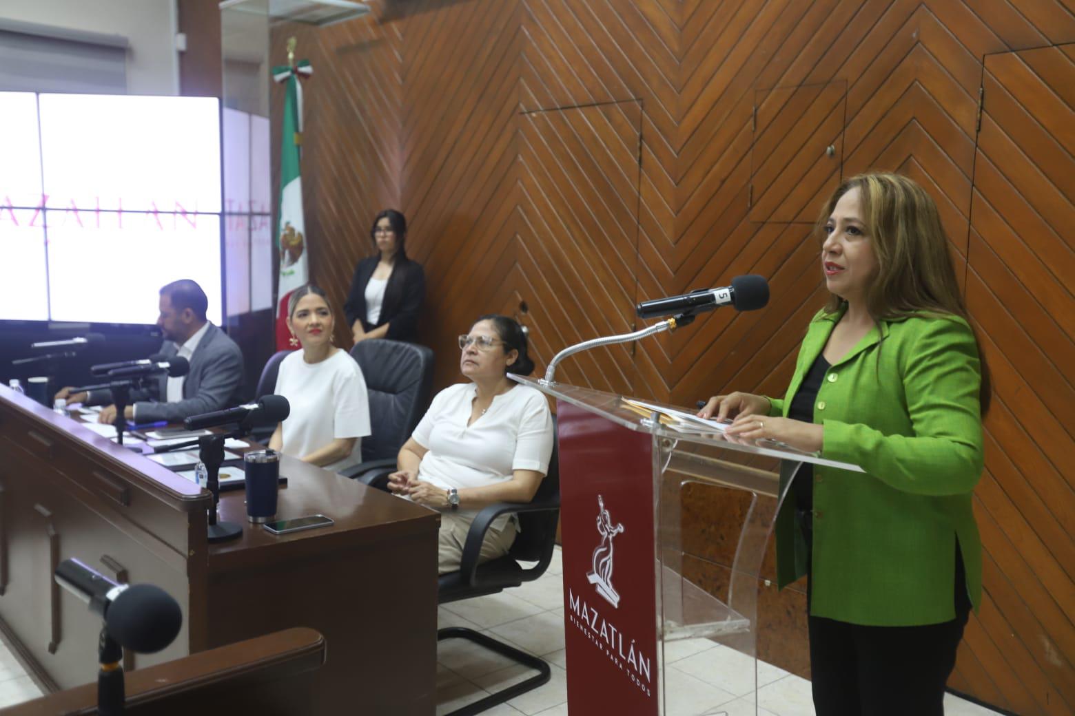 $!Recibe bióloga Lorena Patricia Páez Brito Medalla ‘Jornadas Heroicas 2025’ en Mazatlán