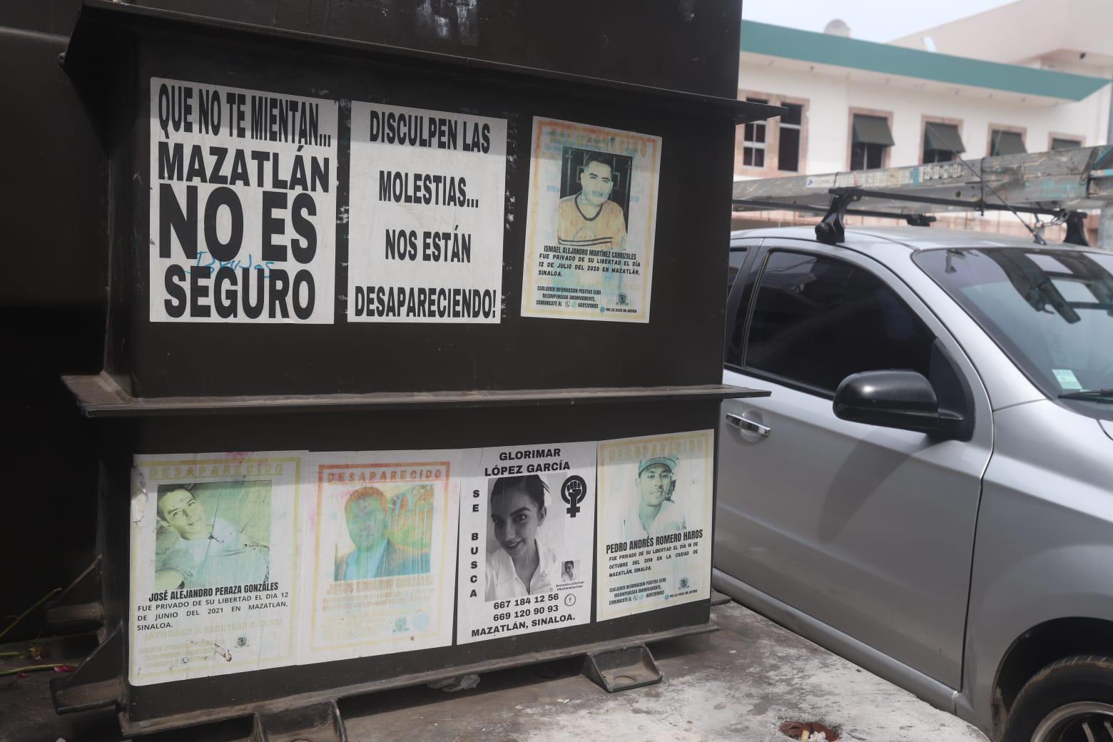$!Ven ‘normal’ carteles de personas desaparecidas en calles y avenidas de Mazatlán