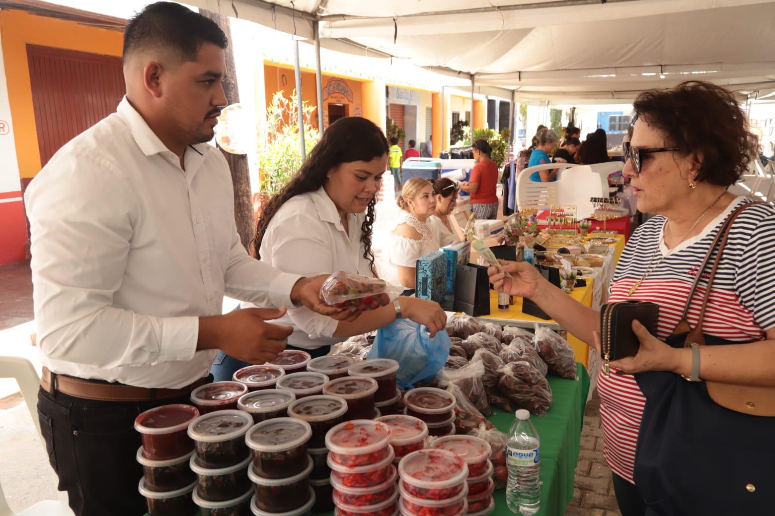$!Familia preserva legado de más de 30 años en la Feria de la Ciruela de Concordia
