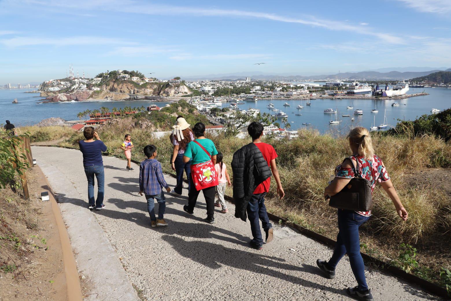 $!Faro de Mazatlán presenta gran afluencia de cara al inicio de 2024