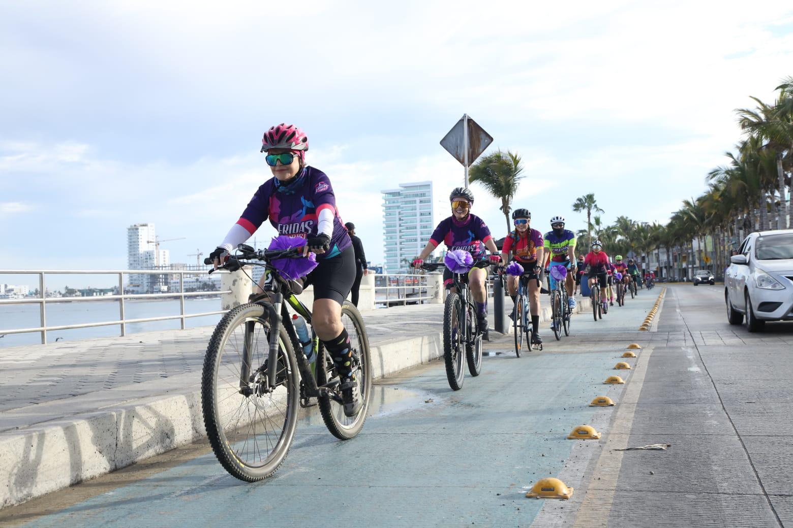 $!Fridas en Bici hacen la ‘Rodada rosa, por mí, por ti, por todas’