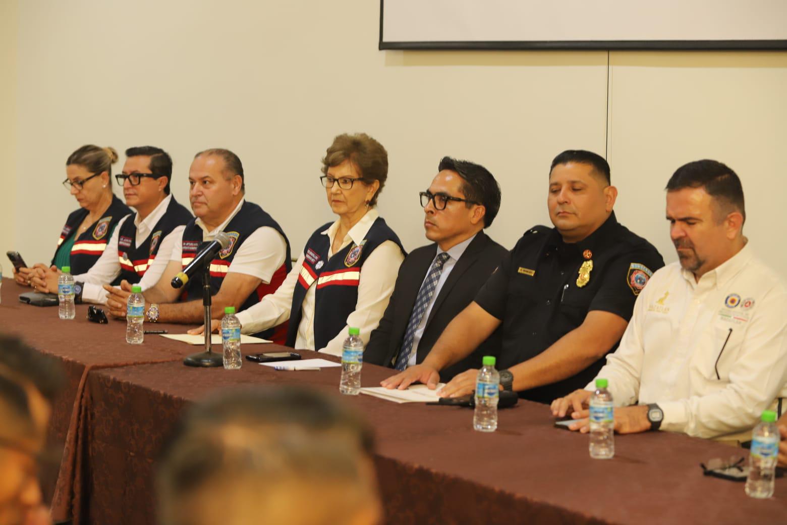 $!Reconoce Bomberos de Mazatlán la valentía y dedicación de sus elementos