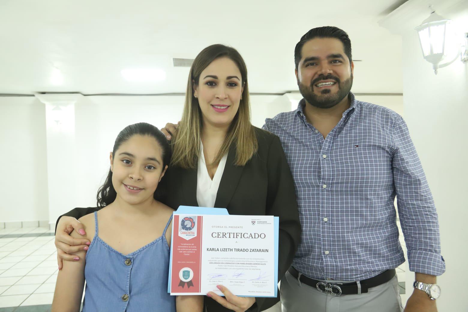 $!Barbara Meza Tirado, karla Lizeth Tirado y Diego Meza.