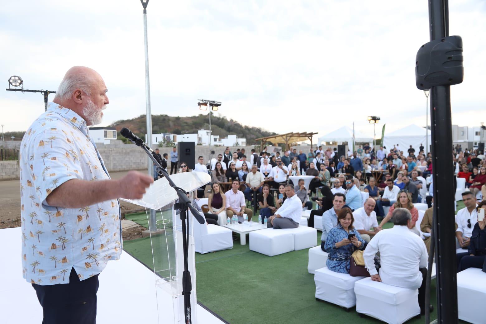 $!Mazatlán ‘está en la rayita’, hay que cuidarlo todos: Clouthier