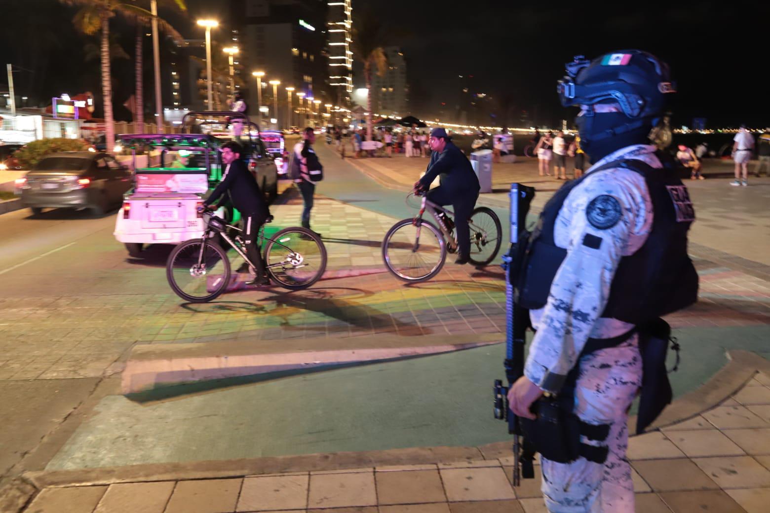 $!Reportes de explosivos en dos diferentes puntos del Malecón de Mazatlán resultan falsos