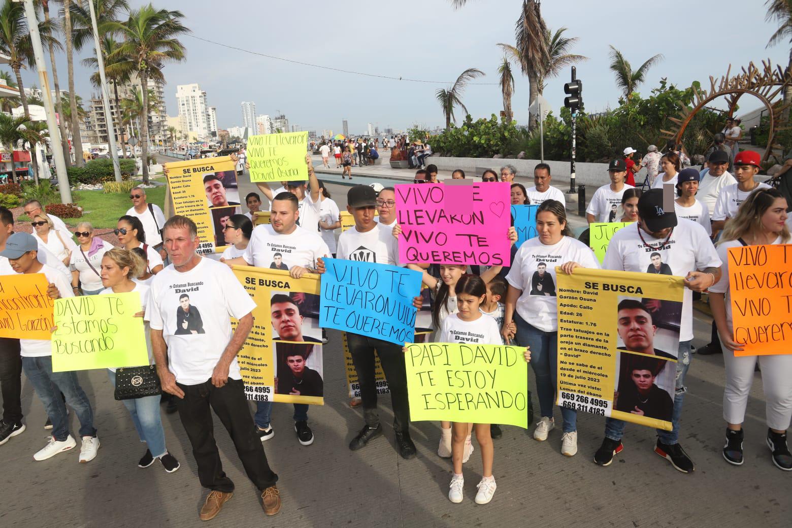 $!Protestan en Mazatlán para exigir que aparezca David, desaparecido el 19 de julio