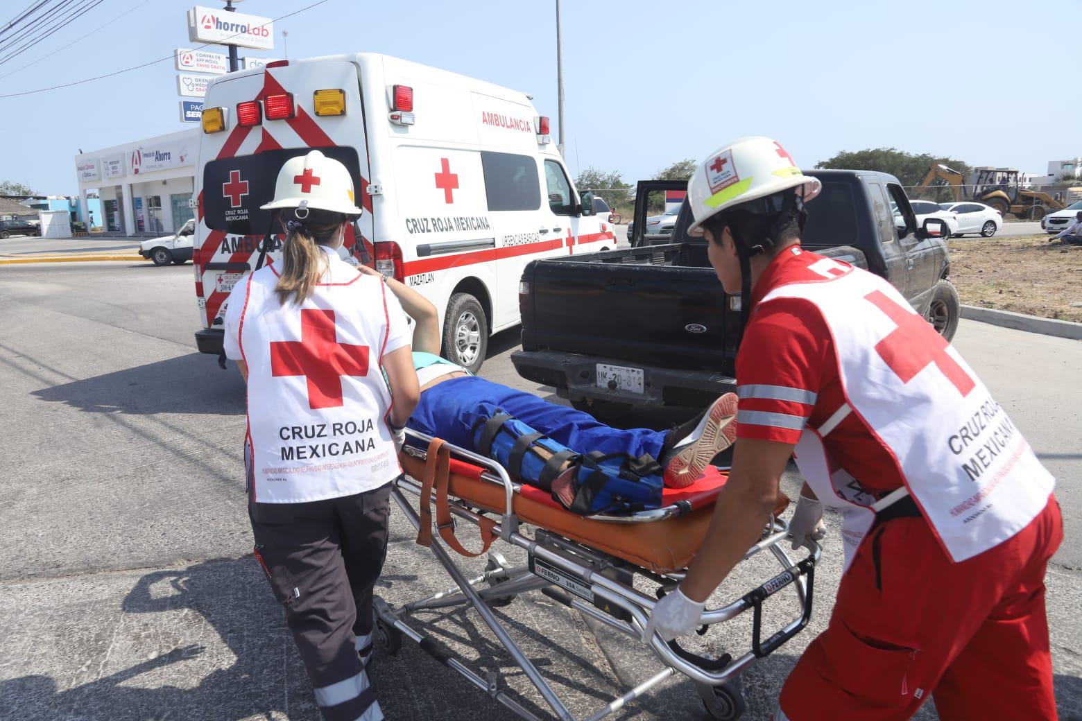 Deja un herido choque de camioneta contra moto en Mazatlán