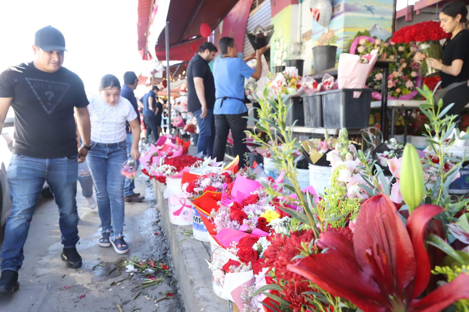 $!Ventas repuntan por San Valentín en Mazatlán, pero por debajo de lo esperado afectadas