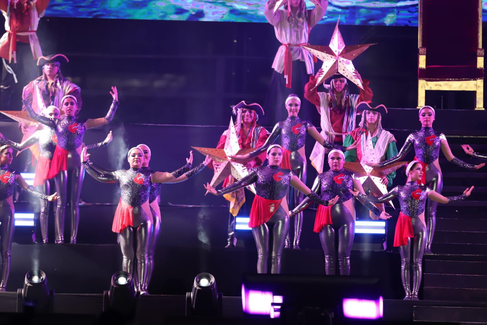 $!Recibe su corona Brayan Durán como Rey de la Alegría del Carnaval de Mazatlán 2025