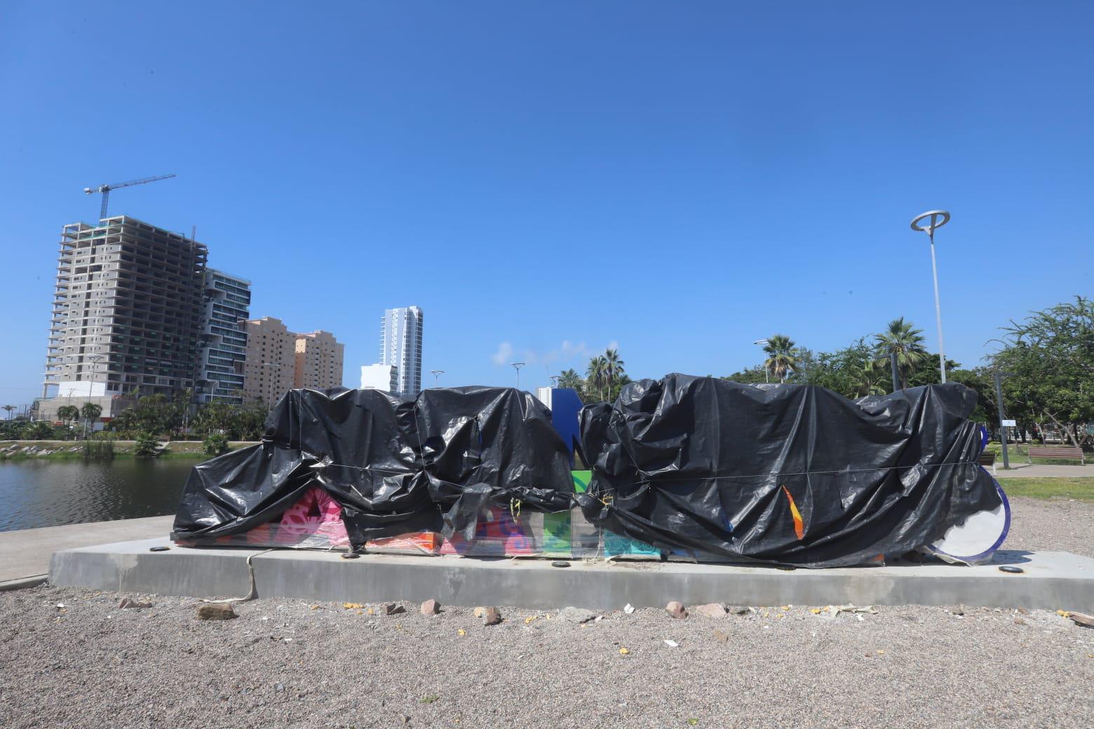 $!Alistan últimos detalles en el Parque Central previo a la inauguración del segundo Sendero de Paz en Mazatlán