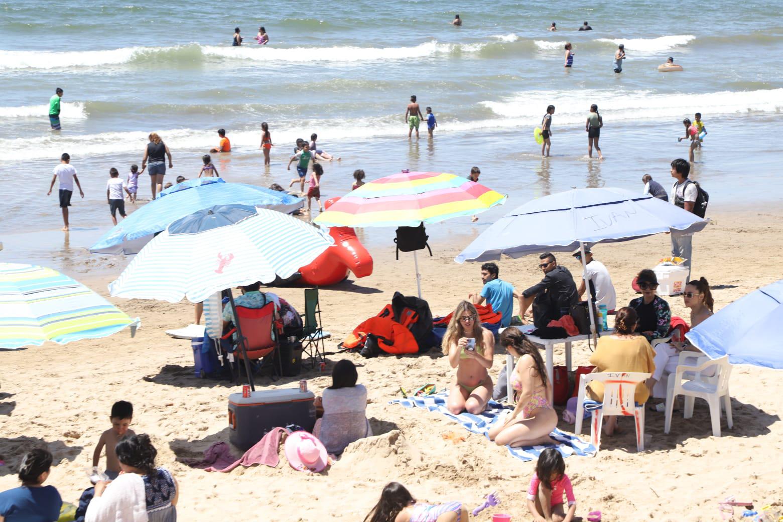$!Vibra Mazatlán con miles de visitantes en playas y atractivos turísticos