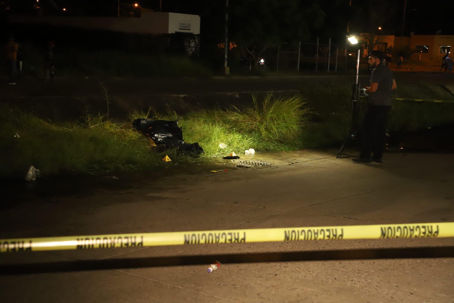 $!Muere joven al derrapar en su moto en Santa Fe en Mazatlán