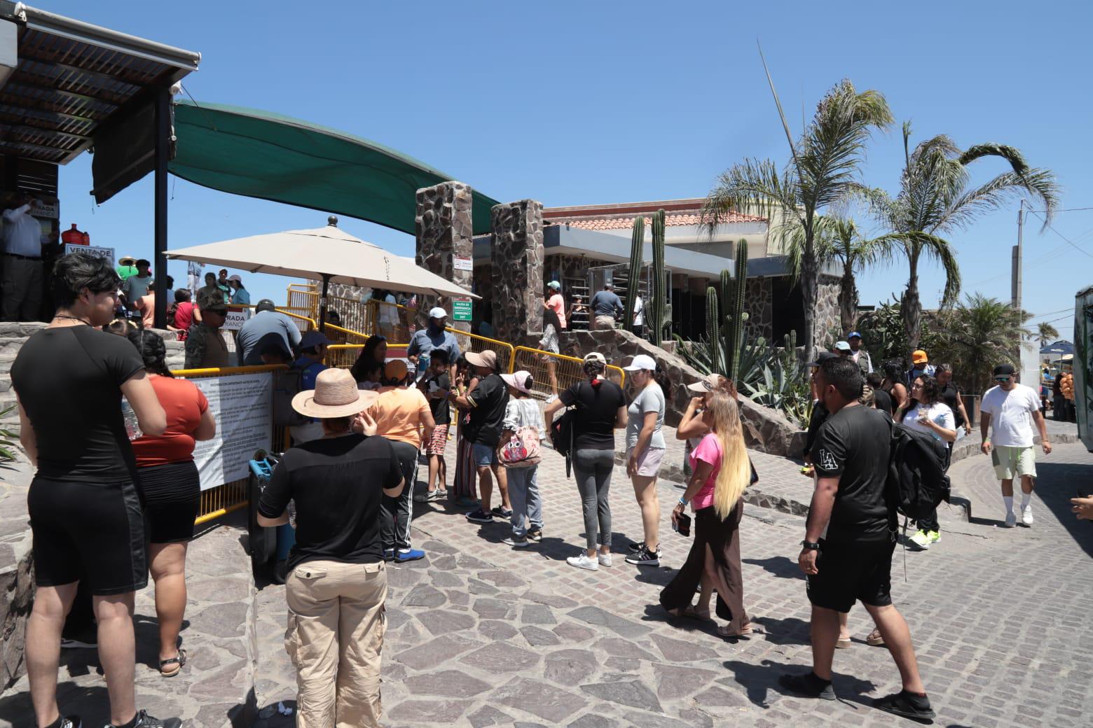 $!Domingo tranquilo en el Faro de Mazatlán y el Paseo del Centenario tras el bullicio de Semana Santa