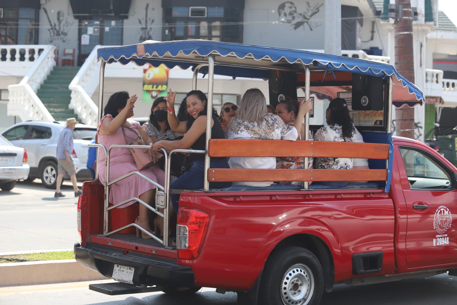 $!Hijas e hijos festejan a sus mamás en restaurantes de Mazatlán