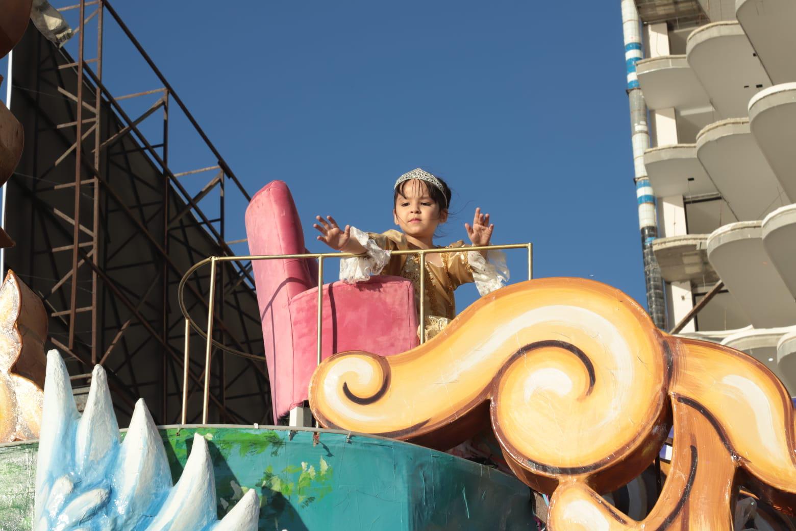 $!La pequeña Aitana Karina Lizárraga Lizárraga fue parte del segundo desfile carnavalero.