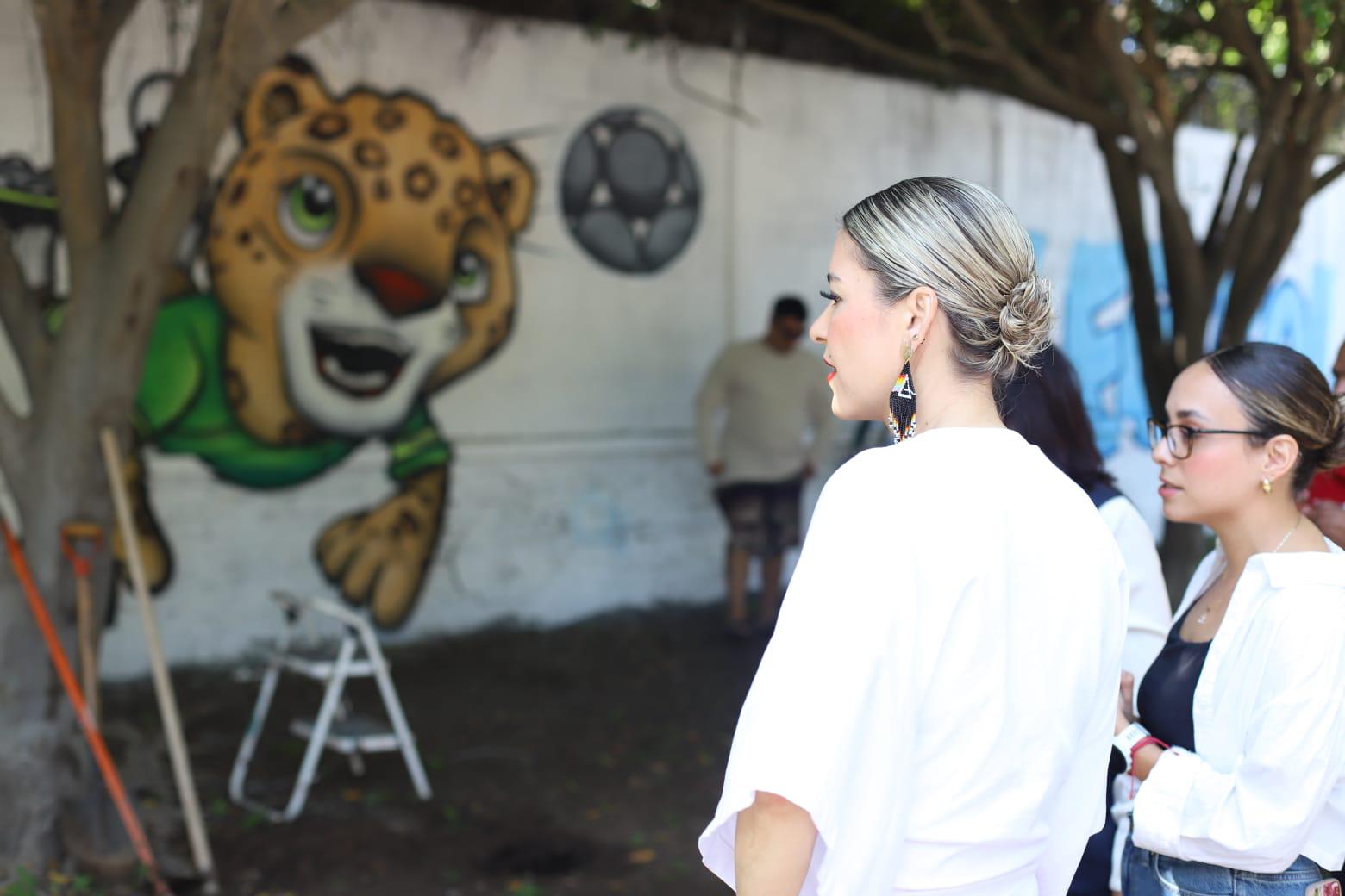 $!Rehabilitan espacios y pintan murales mundialistas en Centro de Usos Múltiples de la Colonia Salvador Allende