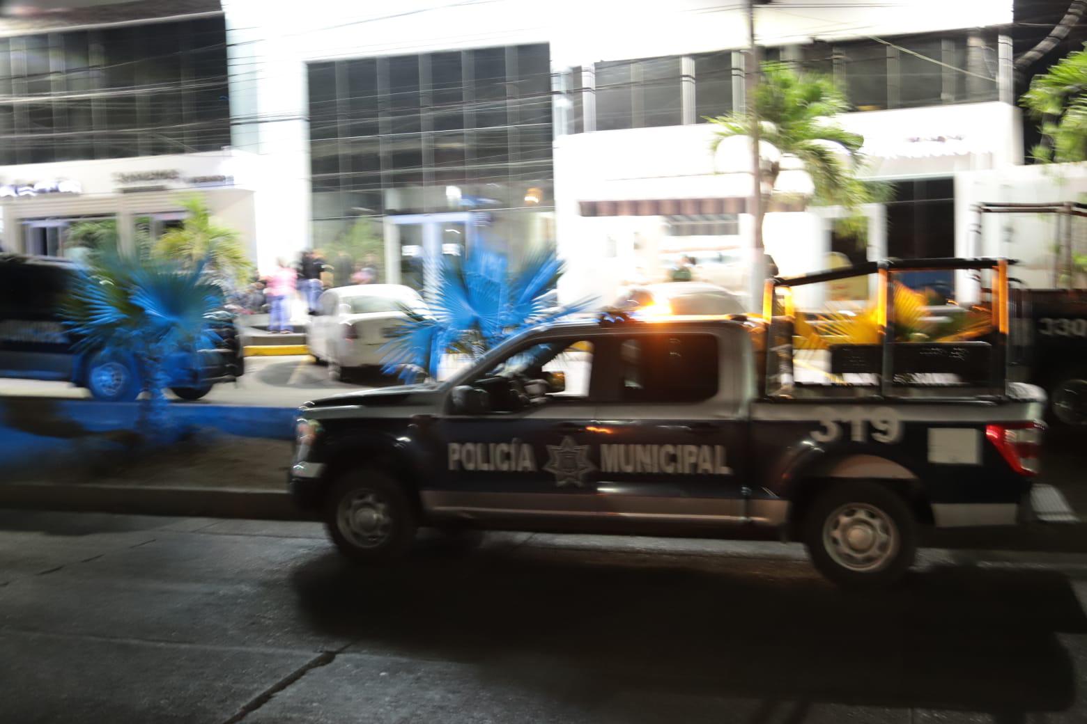 $!Matan a balazos a dos policías y dejan heridos a cuatro más, además de dos civiles, en Pradera Dorada en Mazatlán