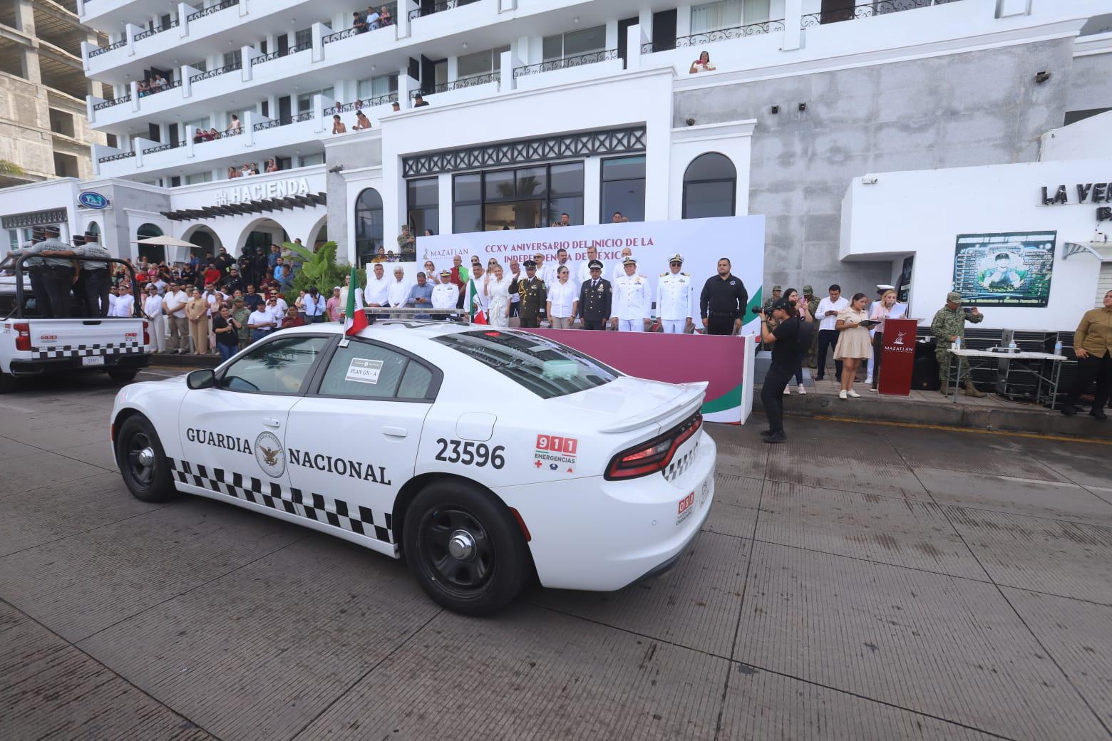 $!Con orgullo patrio y un ambiente festivo celebran desfile por la Independencia de México en Mazatlán