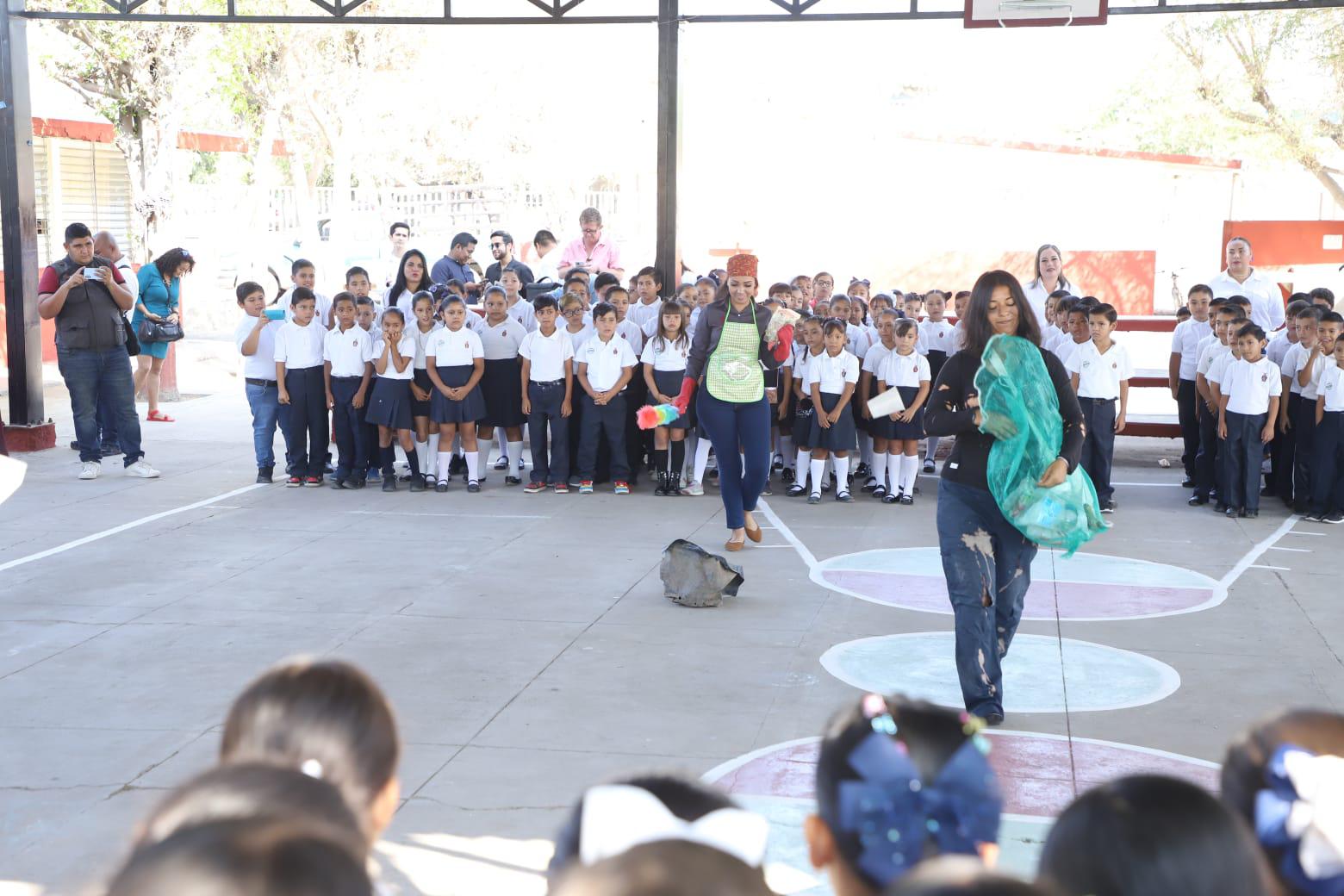 $!Gobierno Municipal realizó Lunes Cívico en la primaria Lázaro Cárdenas, en Villa Unión