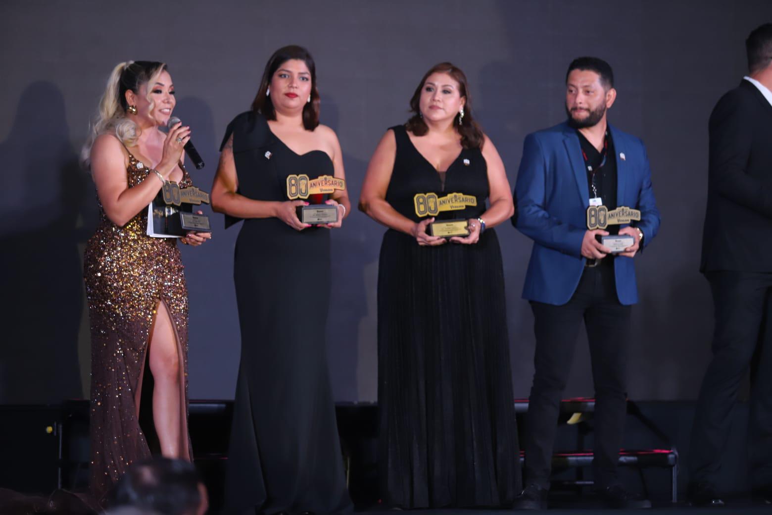 $!Reconocen trayectoria de familia de Venados de Mazatlán