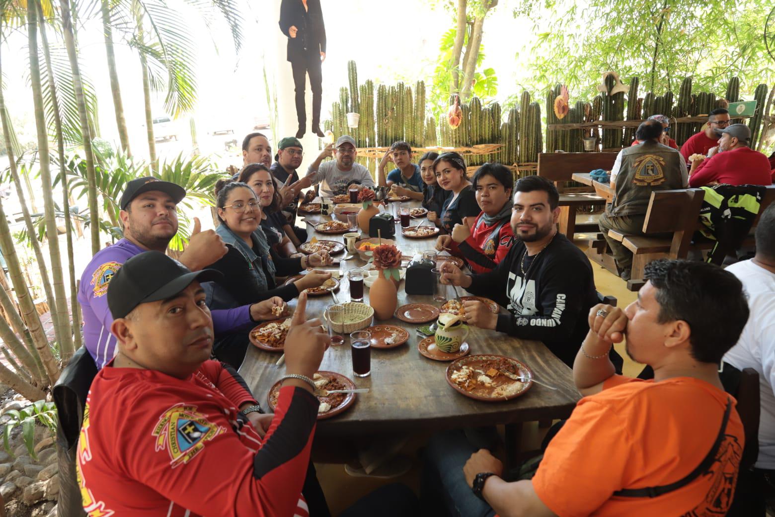 $!Disfrutan decenas de bikers de la tradicional rodada regional a La Noria