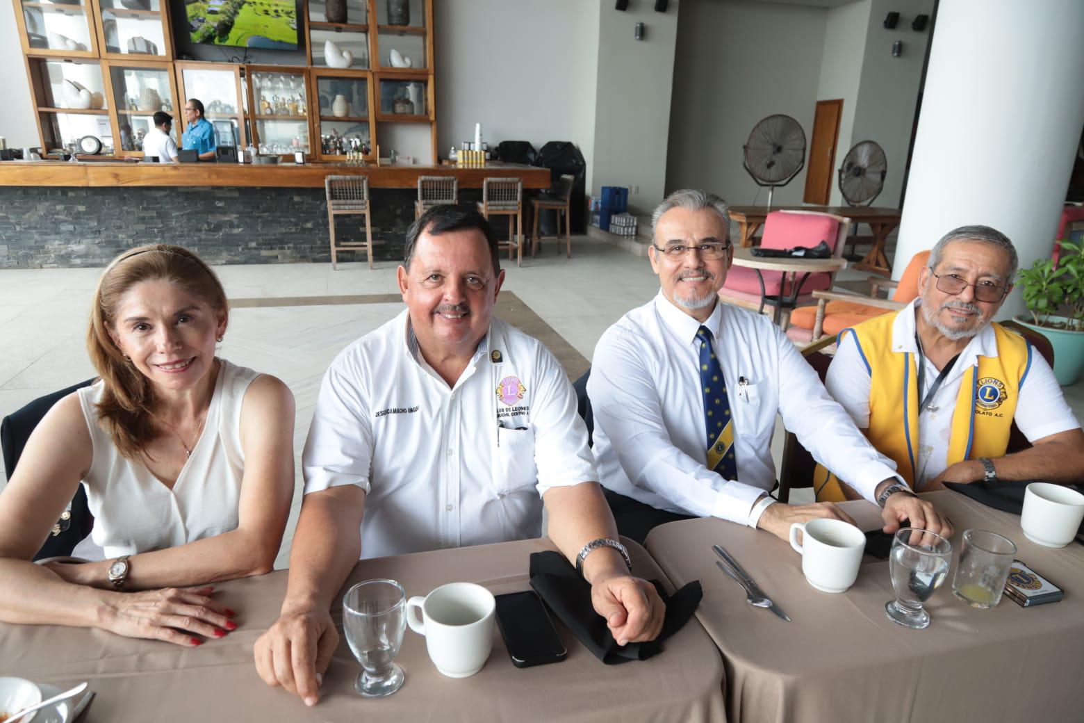 $!Lilia Topete de Rizo, Jesús Camacho, Jesús Flores y Fausto Mendívil.