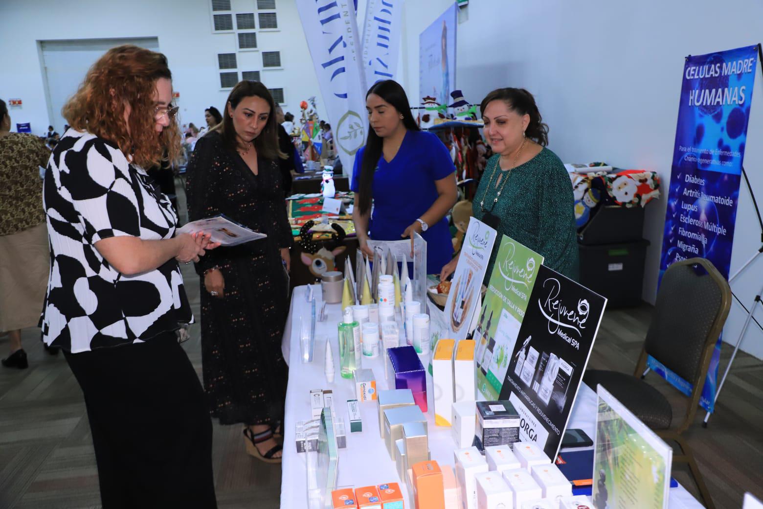 $!Celebra Cruz Roja Mazatlán su desayuno pre-baile navideño para recaudar recursos