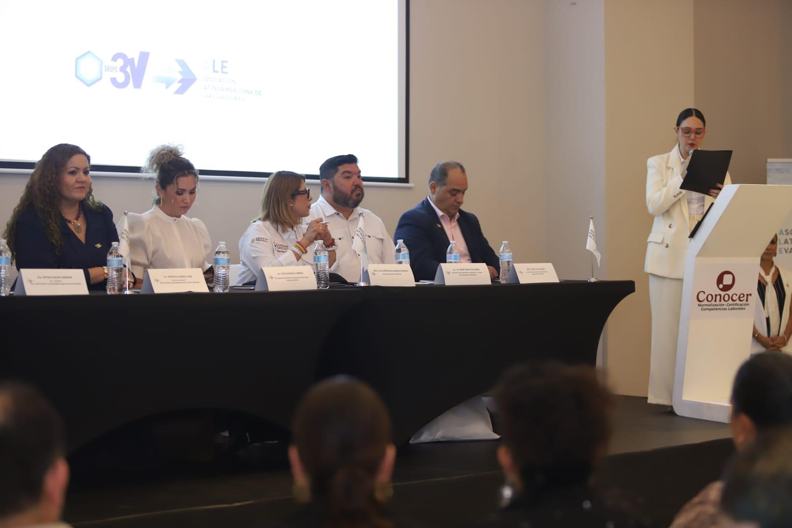 $!Apuestan a la anfitrionía para que regrese turismo y recomienden a Mazatlán