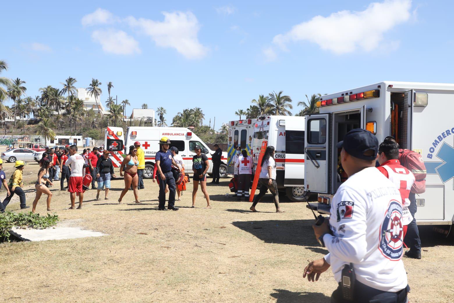 $!Simulan rescate por hundimiento de embarcación en Mazatlán
