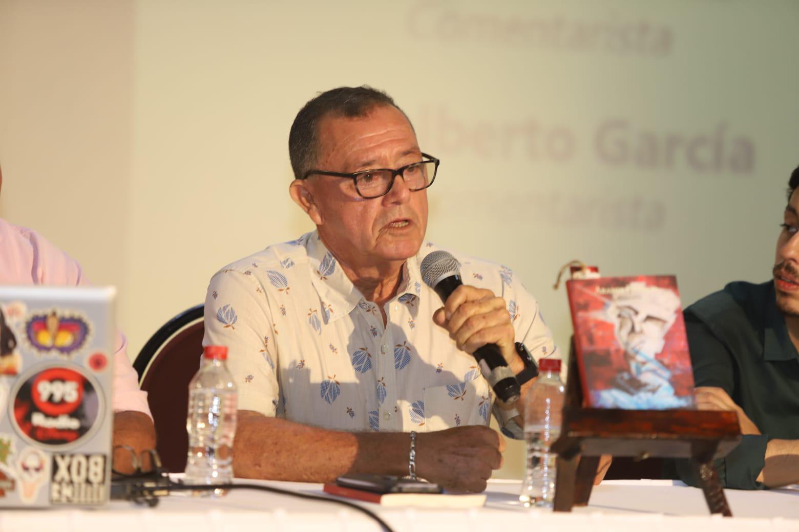 $!El escritor e historiador Luis Antonio Martínez.