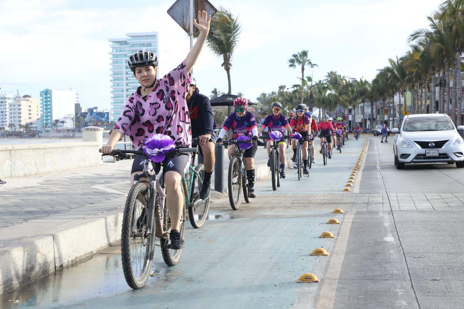 $!Fridas en Bici hacen la ‘Rodada rosa, por mí, por ti, por todas’
