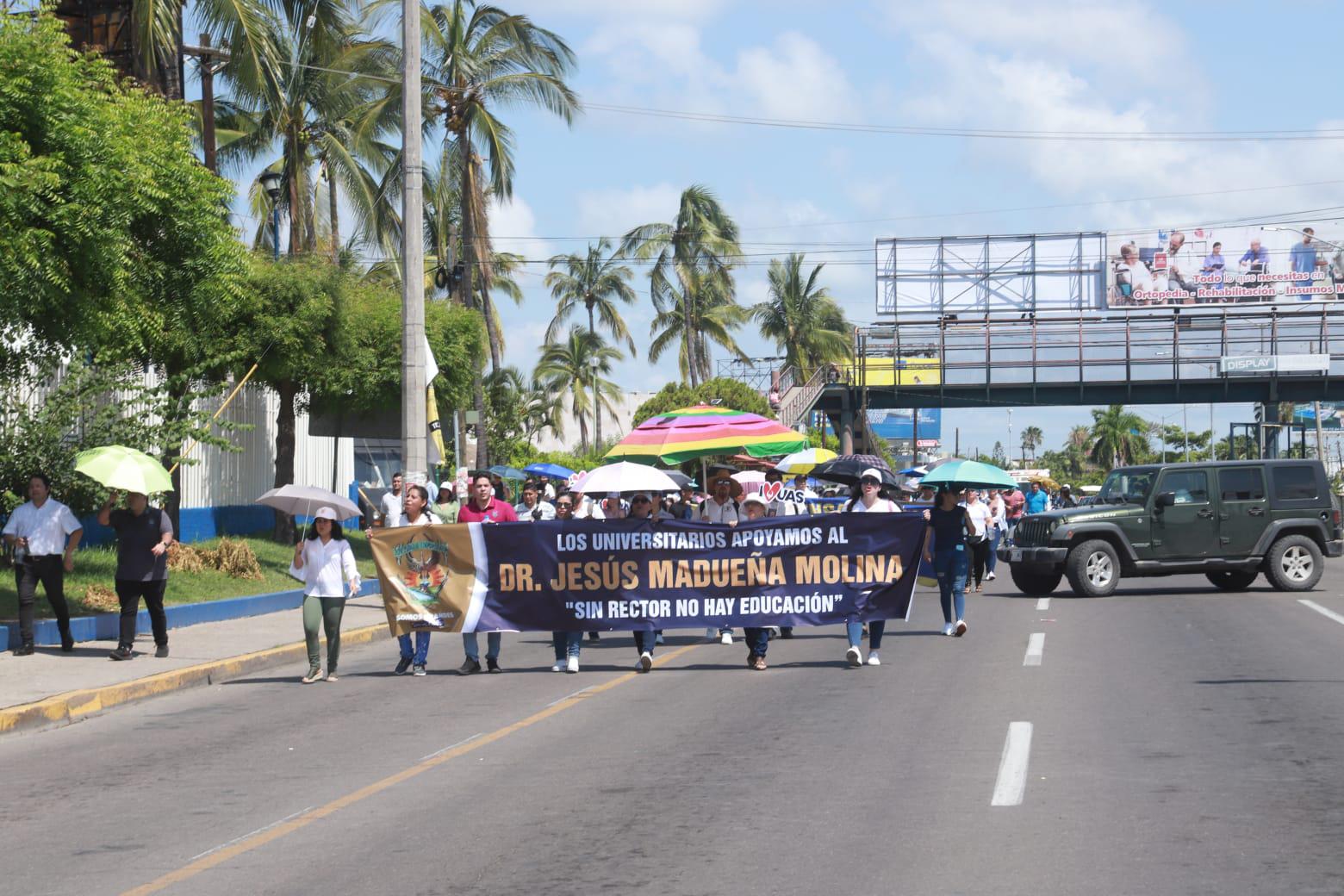 $!Plantón de la UAS en Mazatlán se disipa tras caos vial