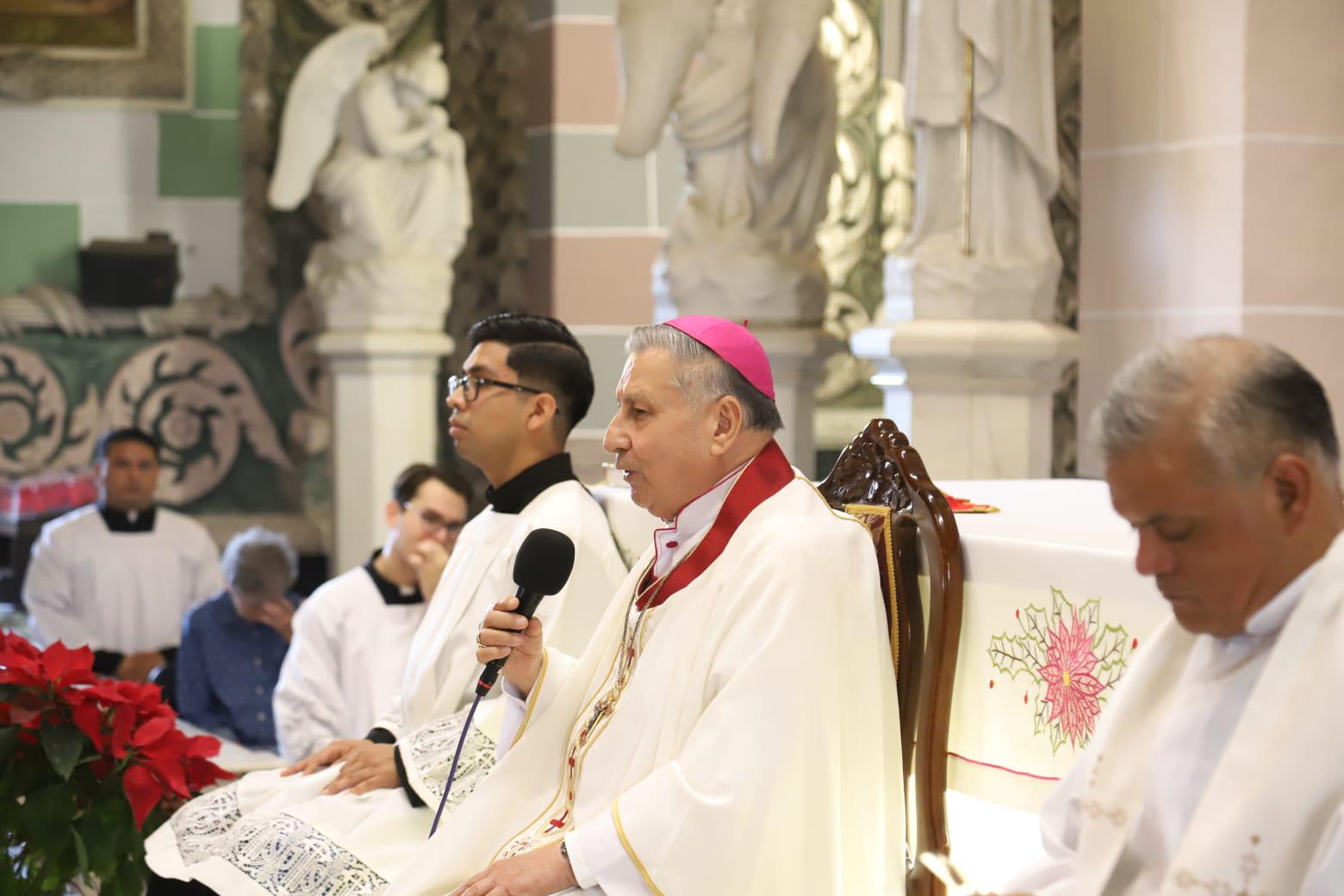 $!Jesús vino a dignificar y ennoblecer a la humanidad, afirma Obispo de Mazatlán en Navidad