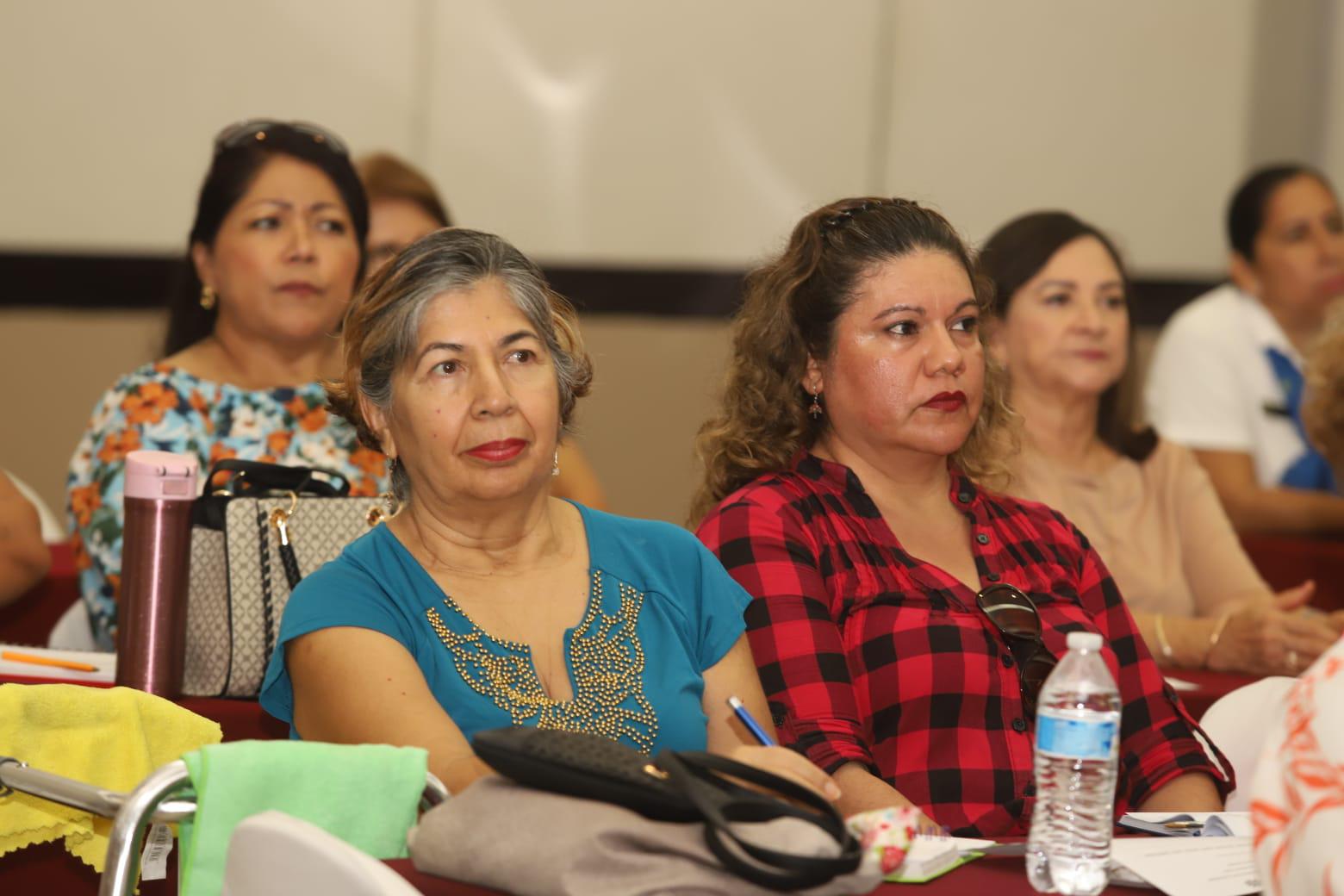 $!Martha Barrón y Lucero Lara.