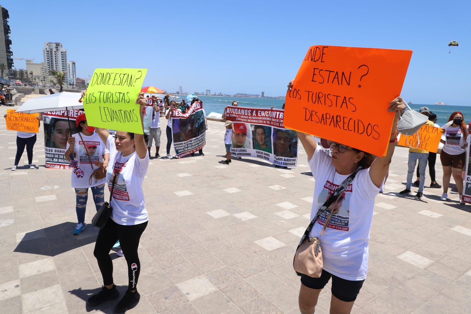 $!Familiares de jóvenes de Monterrey privados de la libertad en Semana Santa en Mazatlán exige aparezcan sanos y salvos