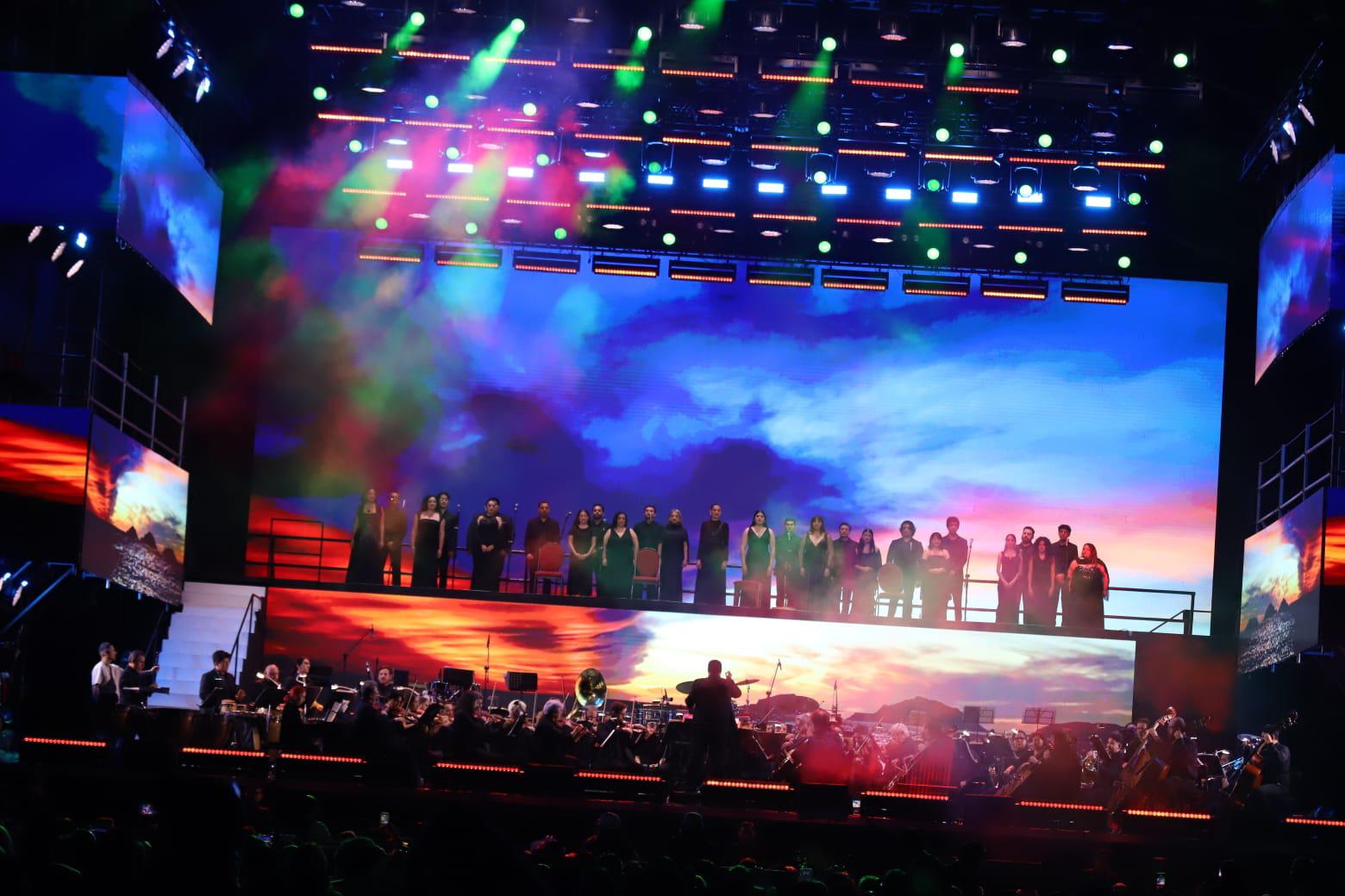 $!El acto de coronación dio inicio con la melodía Mazatlán interpretada por la OSSLA a cargo del director Huésped Samuel Murillo.