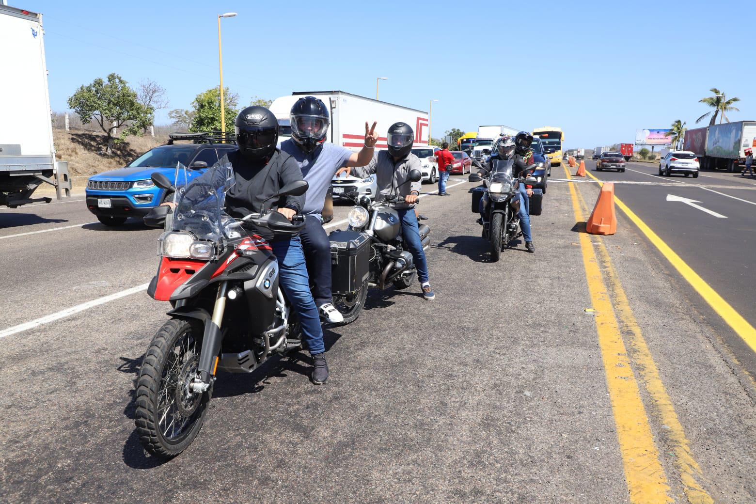 $!Miles se despiden de Mazatlán tras las vacaciones, con la esperanza de volver pronto