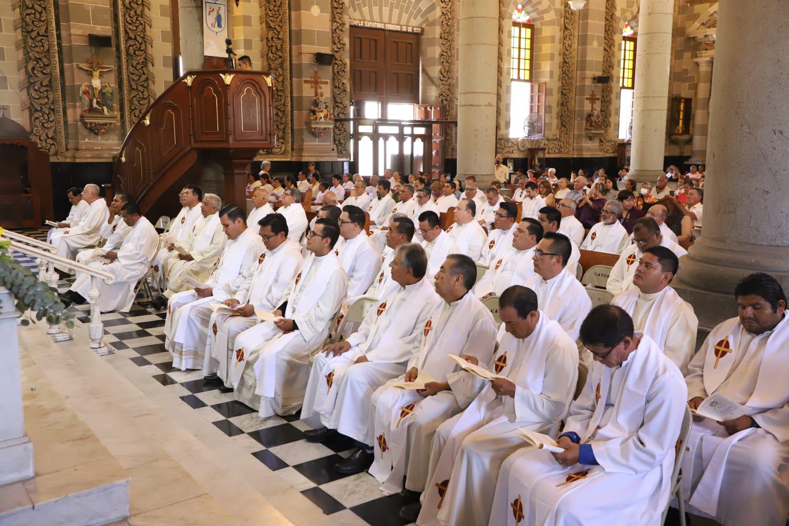 $!Obispo de Mazatlán da gracias por sus 50 años de ordenación sacerdotal