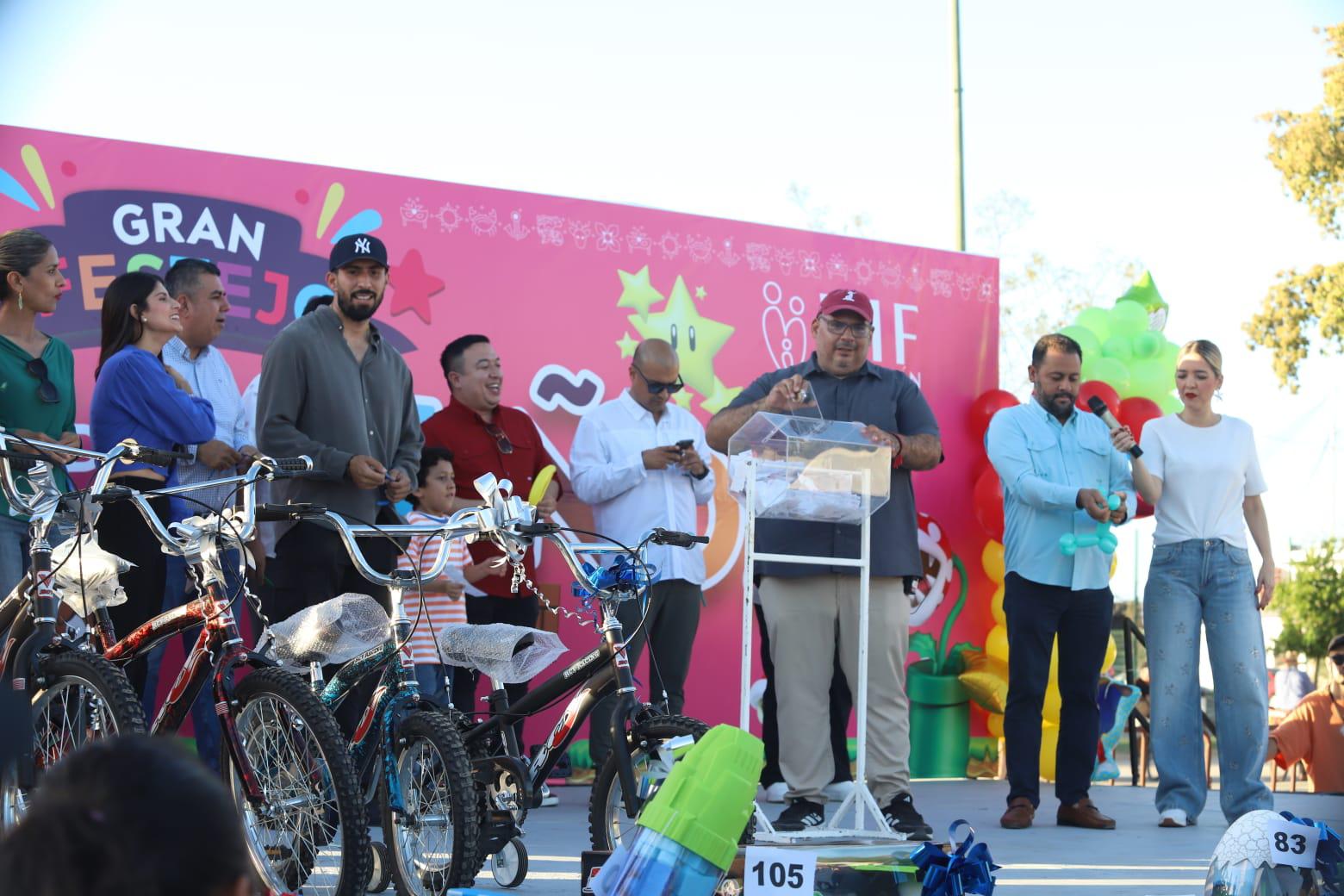 $!Gobierno de Mazatlán y DIF llevan la fiesta del Día del Niño a la ‘Pancho’ Villa