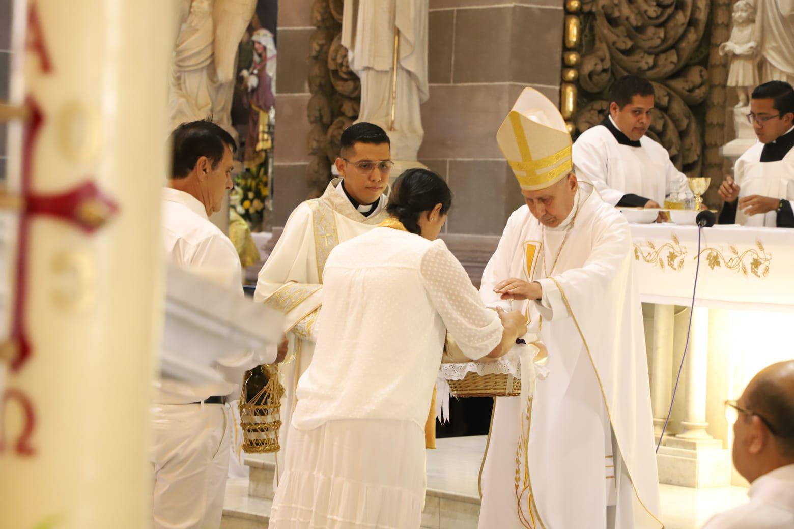 $!Obispo de Mazatlán da gracias por sus 50 años de ordenación sacerdotal