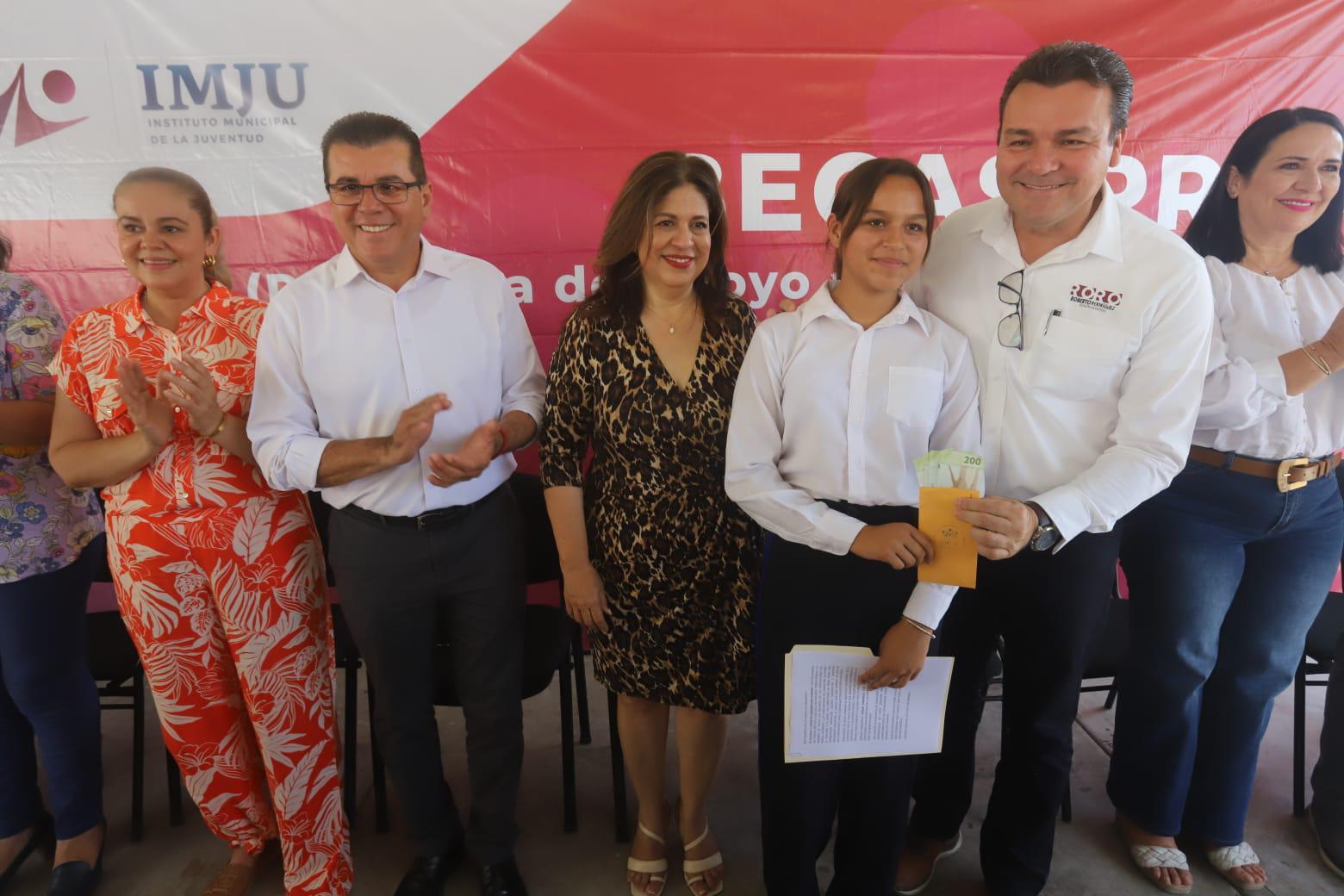 $!Beneficiarán a mil 700 alumnos con becas en Mazatlán