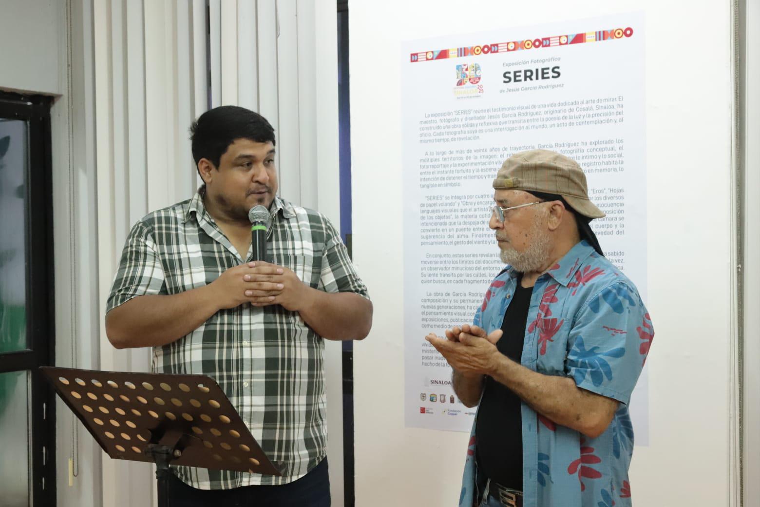 $!Mario Alberto Chávez Noriega, coordinador del Isic en la Zona Sur, junto al expositor.